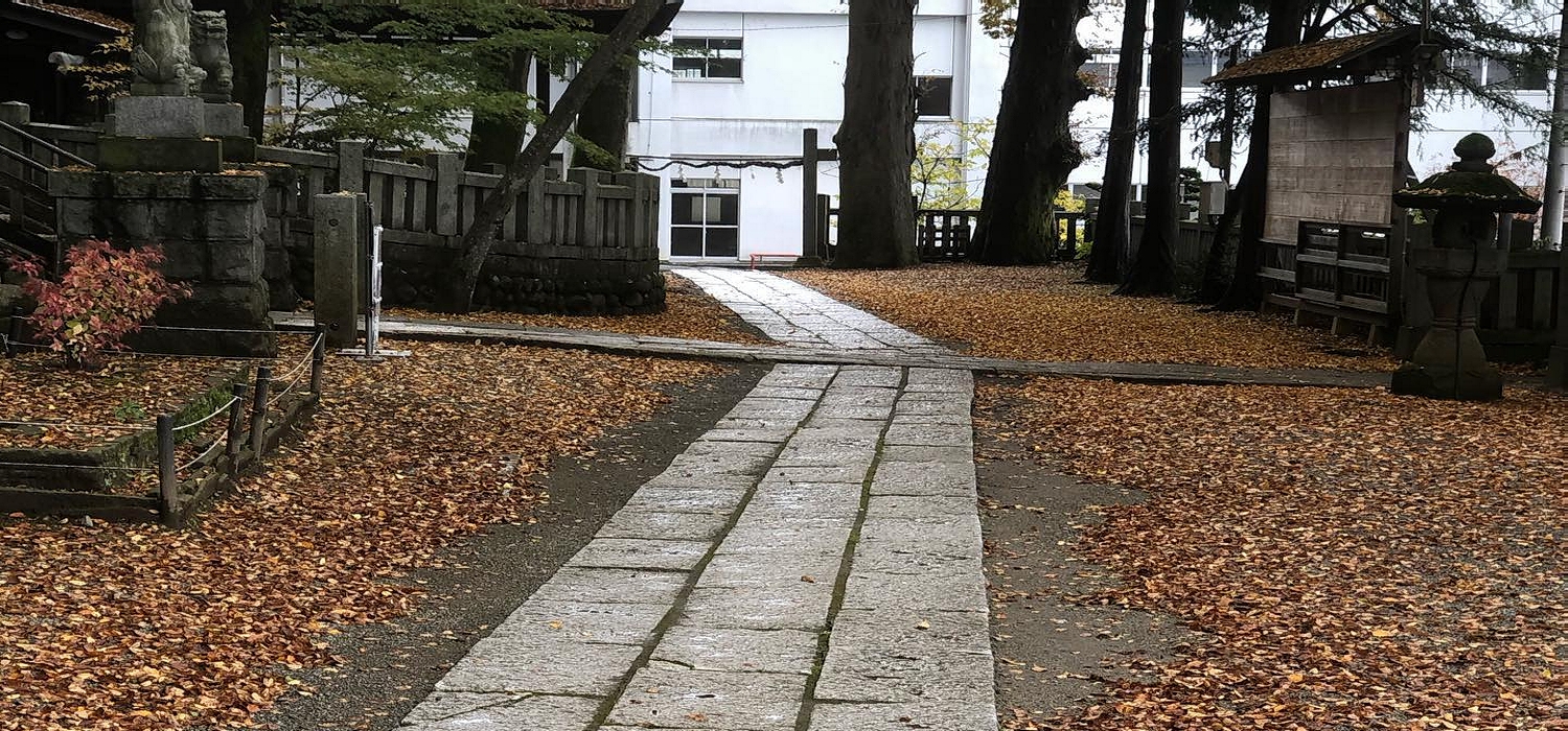 手長神社 境内の石畳