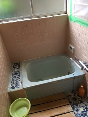 タイル張りの浴室2400×1200