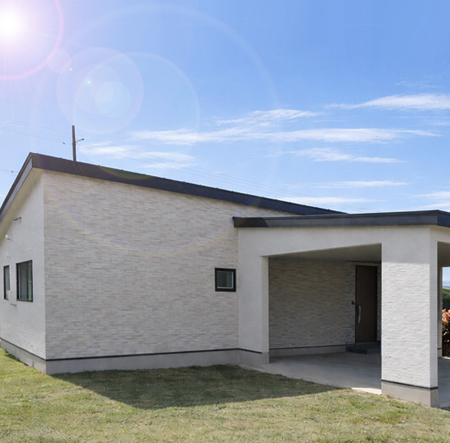 ビルトインガレージのある平屋