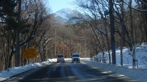 スキー場への道 にて