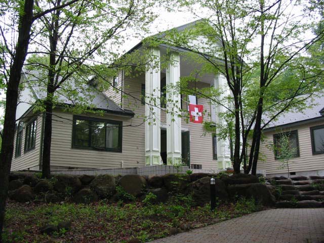 長野県・信州八ヶ岳原村 小さな絵本美術館